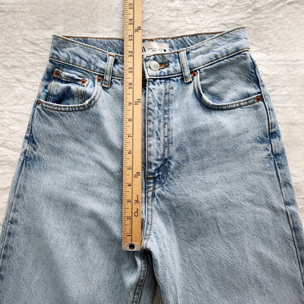 Zara The 90s Full Length High Waisted Jeans With A Loose Leg & Raw Hem, Size 2 - Picture 10 of 16